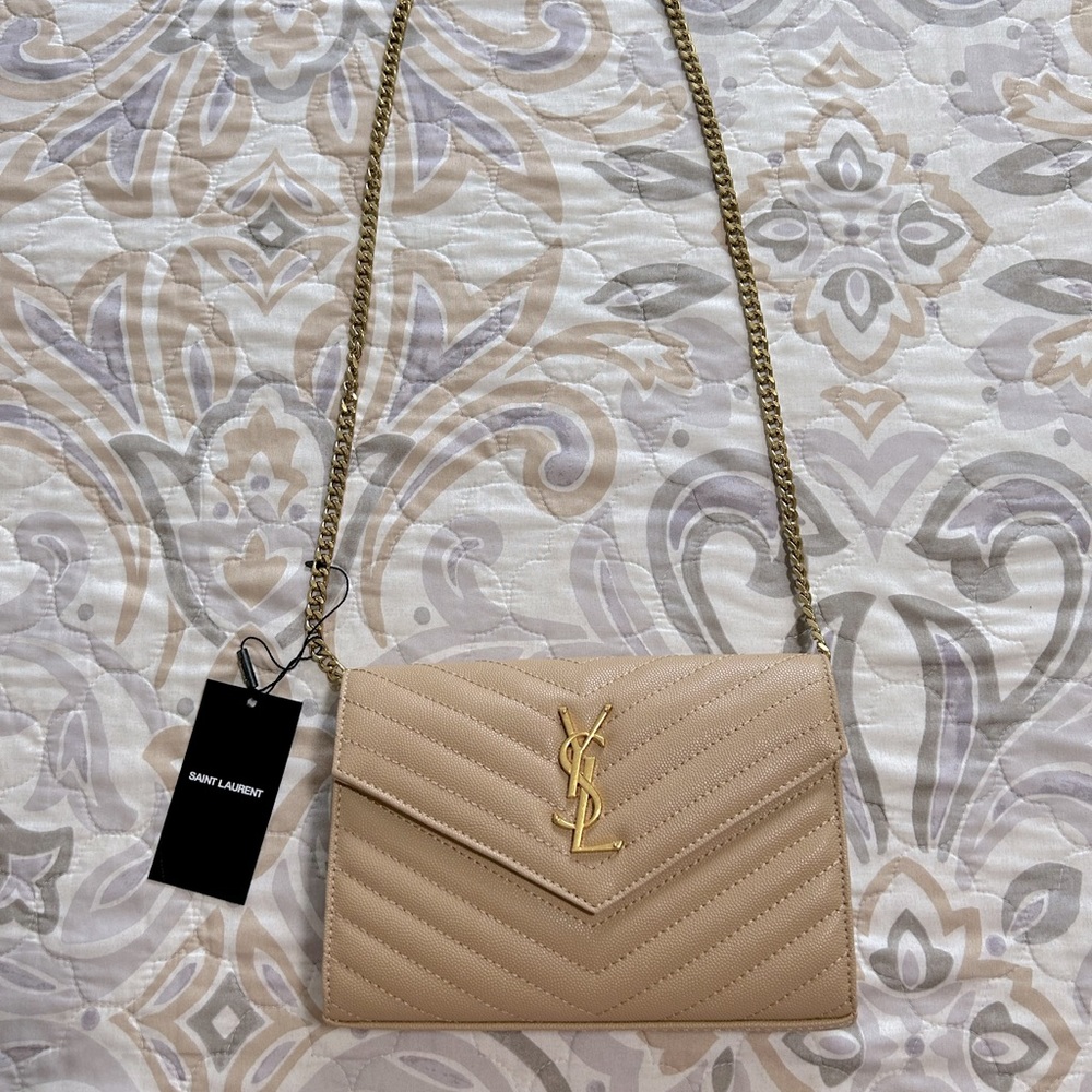 Beautiful beige and gold chain on wallet